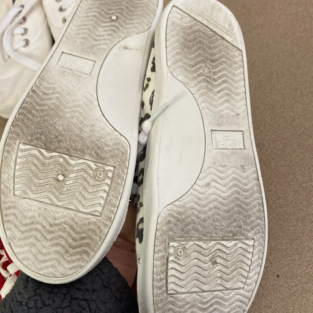 3 pair tennis shoes - Picture 7 of 10